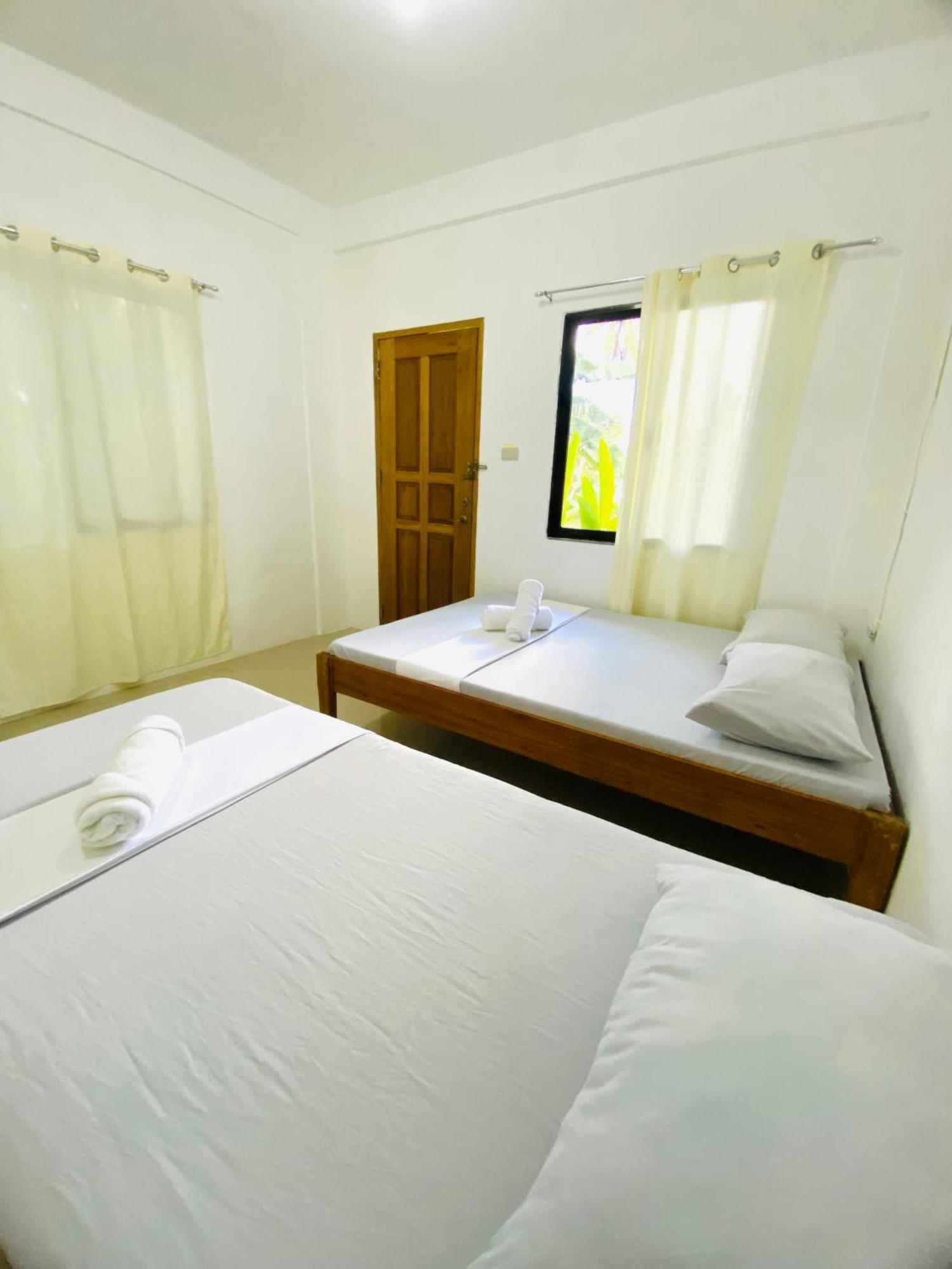 Reddot Guest House 제너럴 루나 외부 사진
