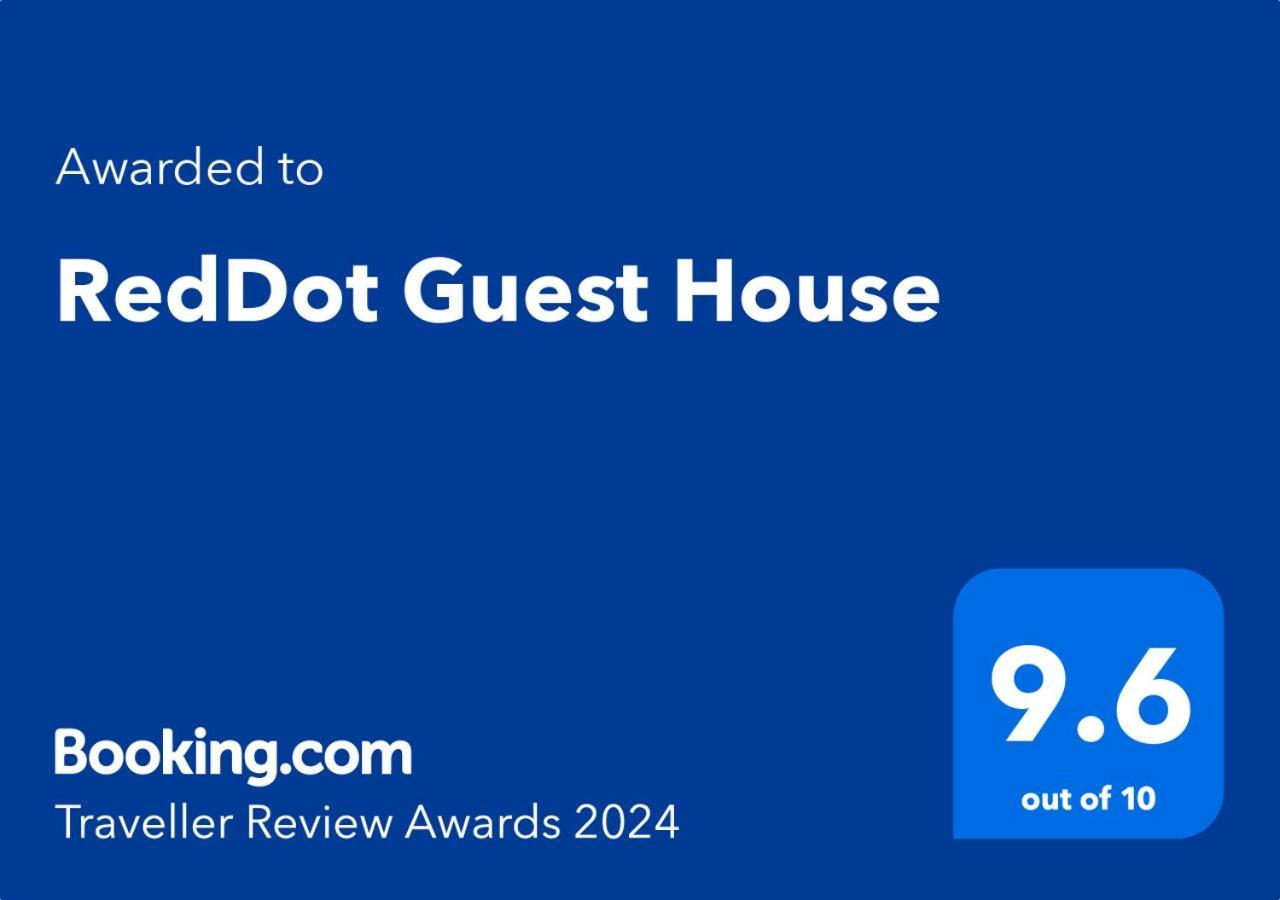 Reddot Guest House 제너럴 루나 외부 사진